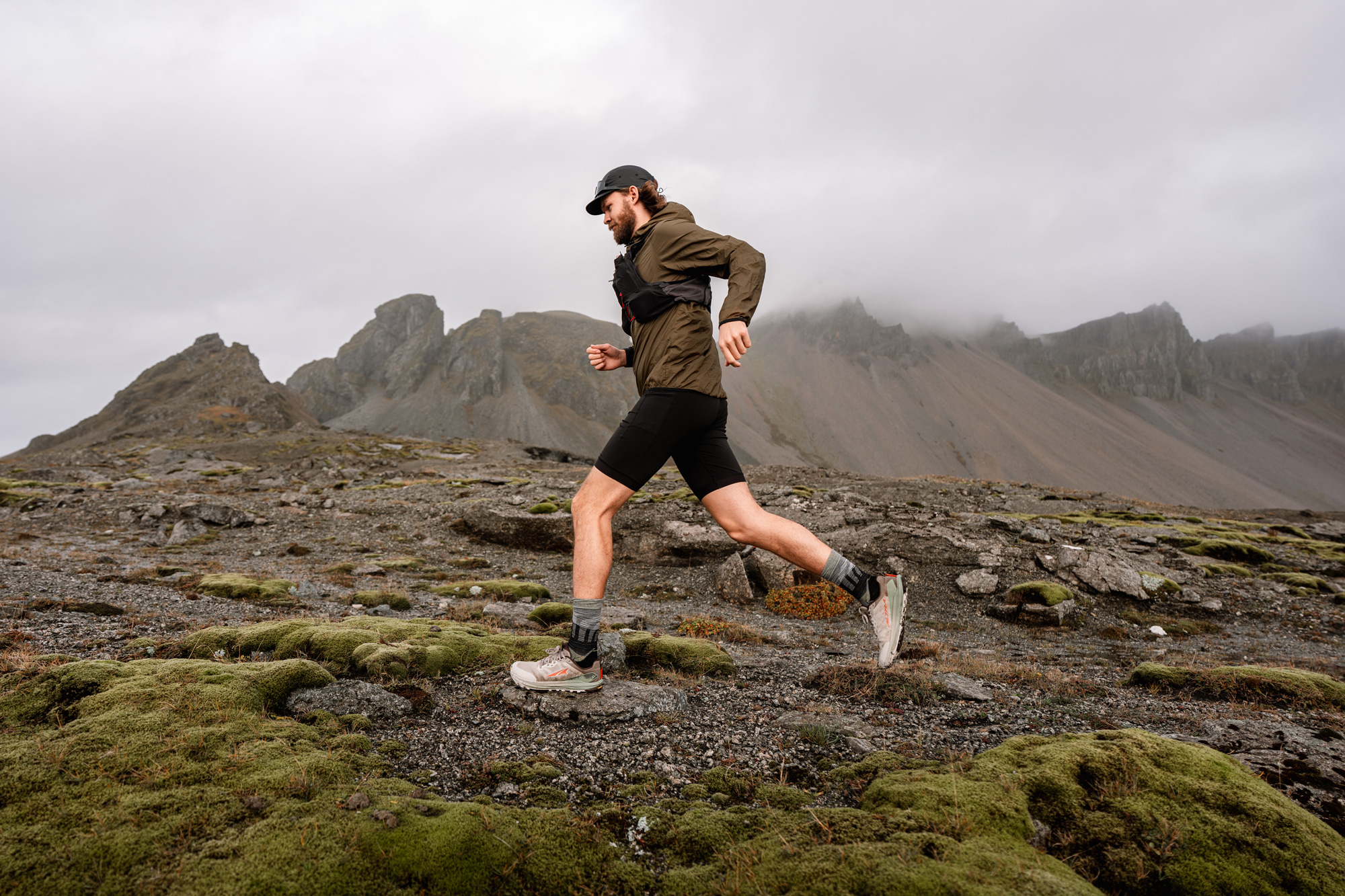 S26_Trail_LonePeak9-_Mens_Basalt_-AL0A85RG_91J_2511_BURKARD10949